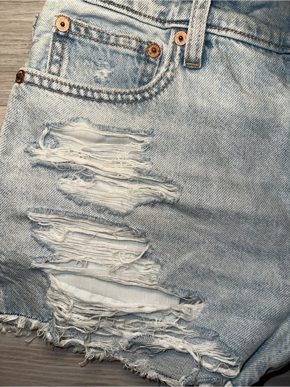 American Eagle Outfitters
Light Blue Distressed Denim Shorts - Size 2 - Picture 4 of 12
